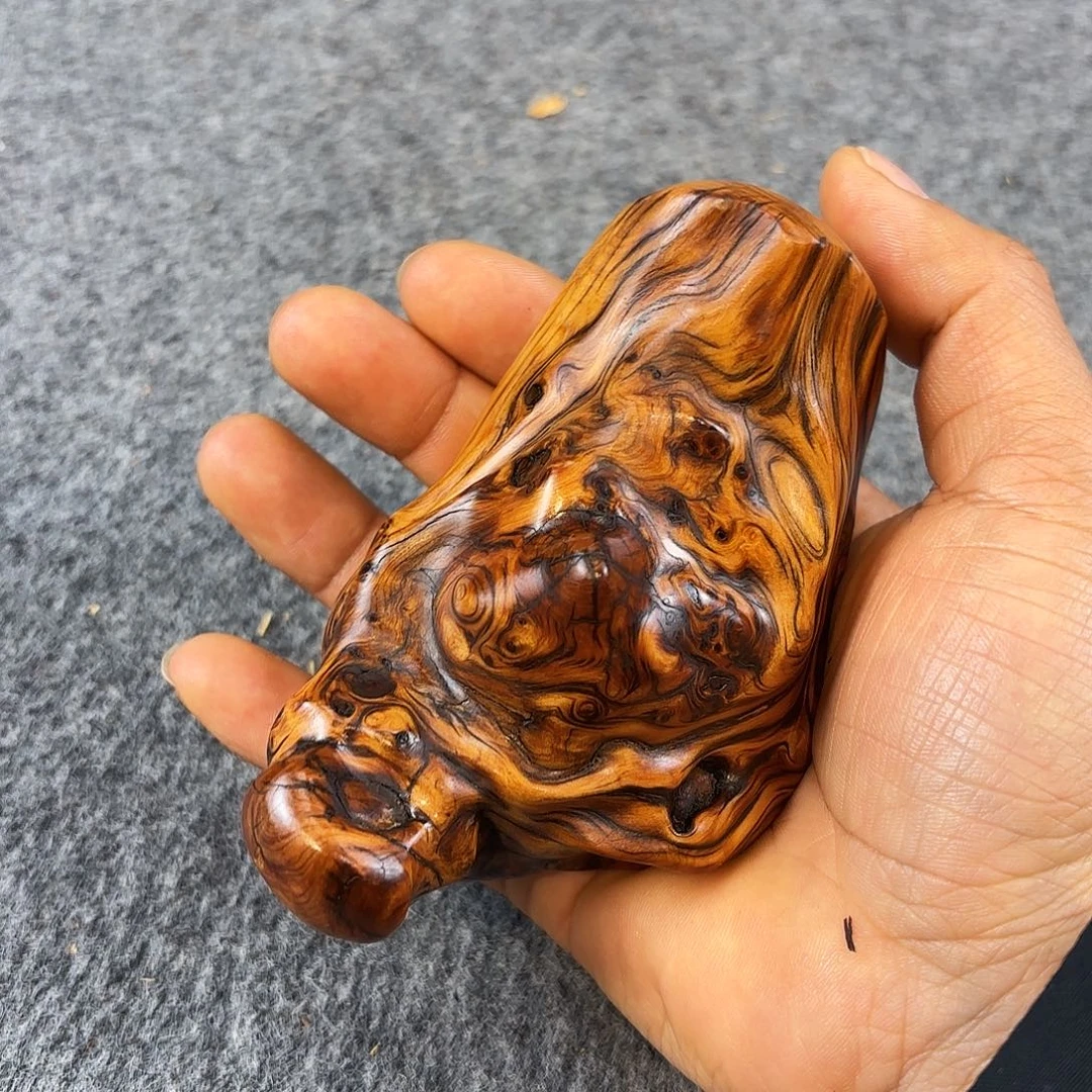 崖柏崖柏虎皮纹榴花把件