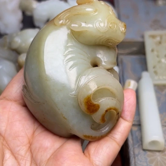 和田玉（糖玉）未镶嵌颈饰朱***术