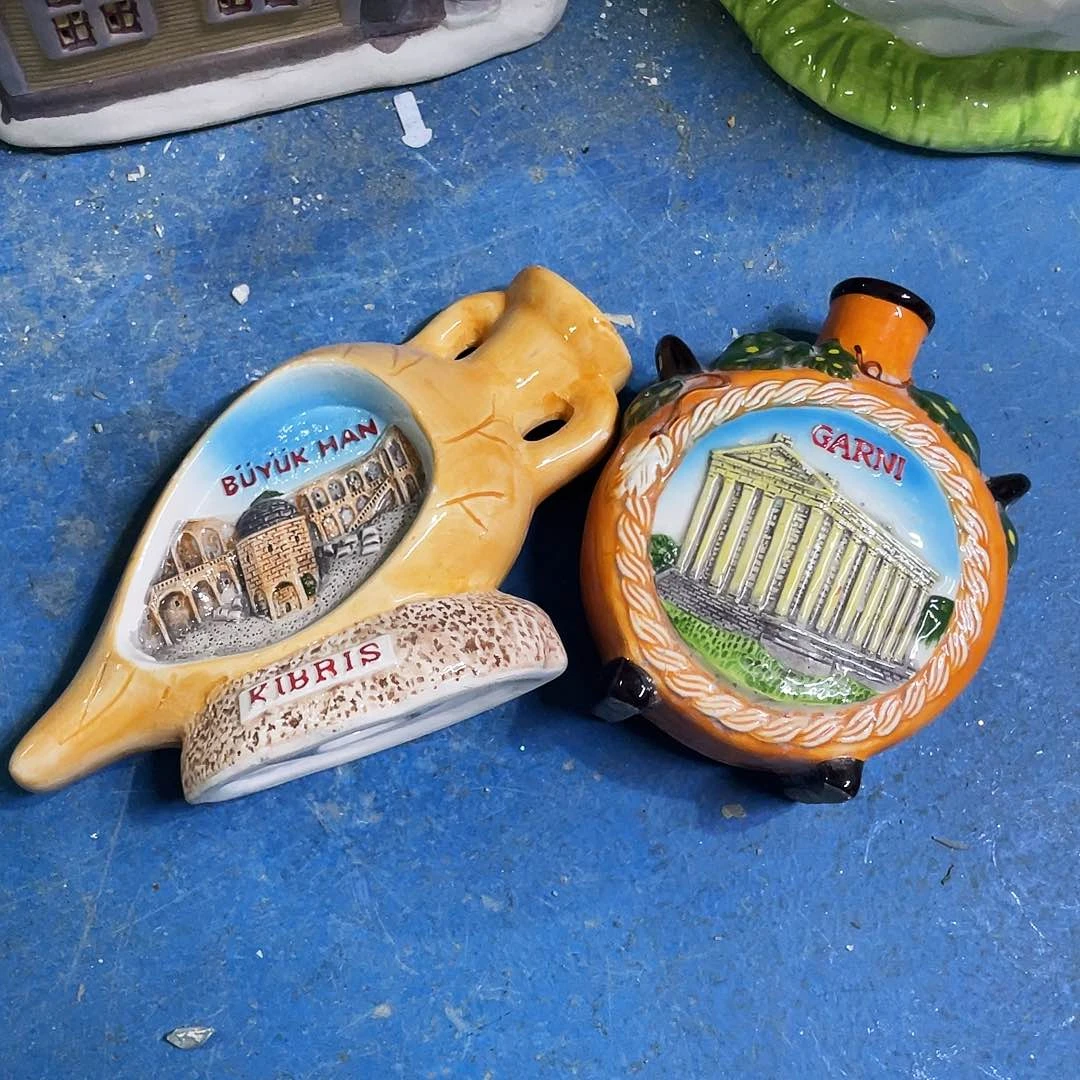 摆件  磕碰。封釉。