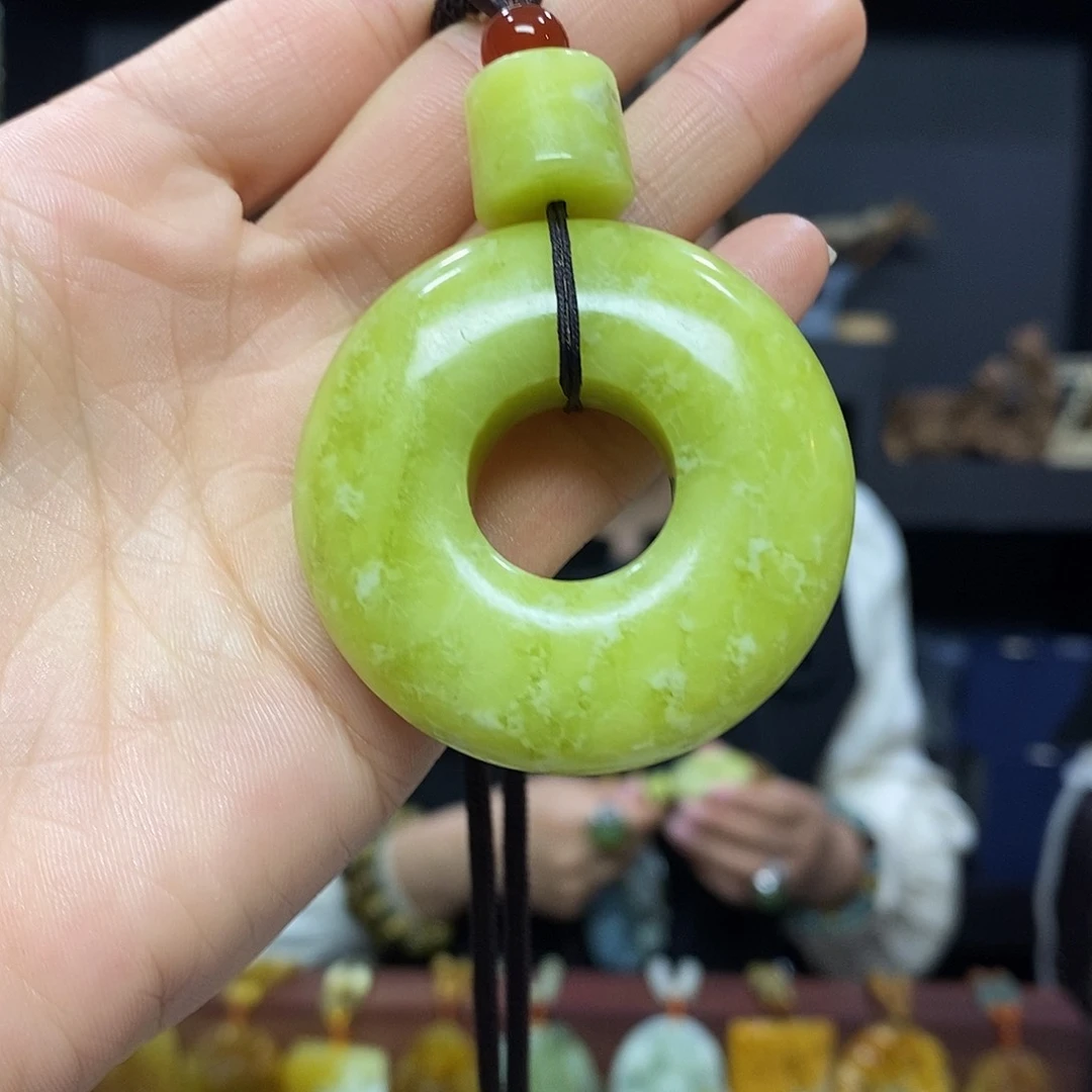 岫玉未镶嵌挂件吊坠