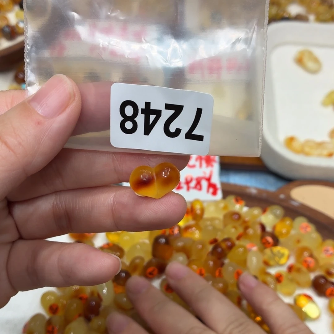 琥珀未镶嵌珠宝奇石
