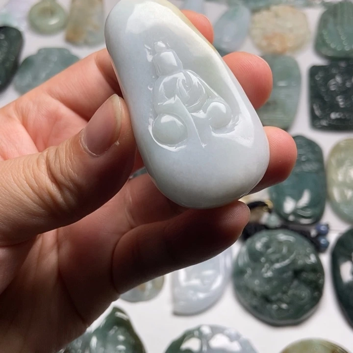 翡翠未镶嵌颈饰无相观音52