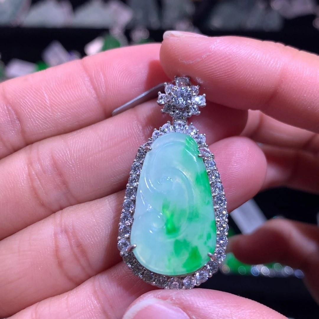 【闪购商品】颈饰银S925镶嵌翡翠