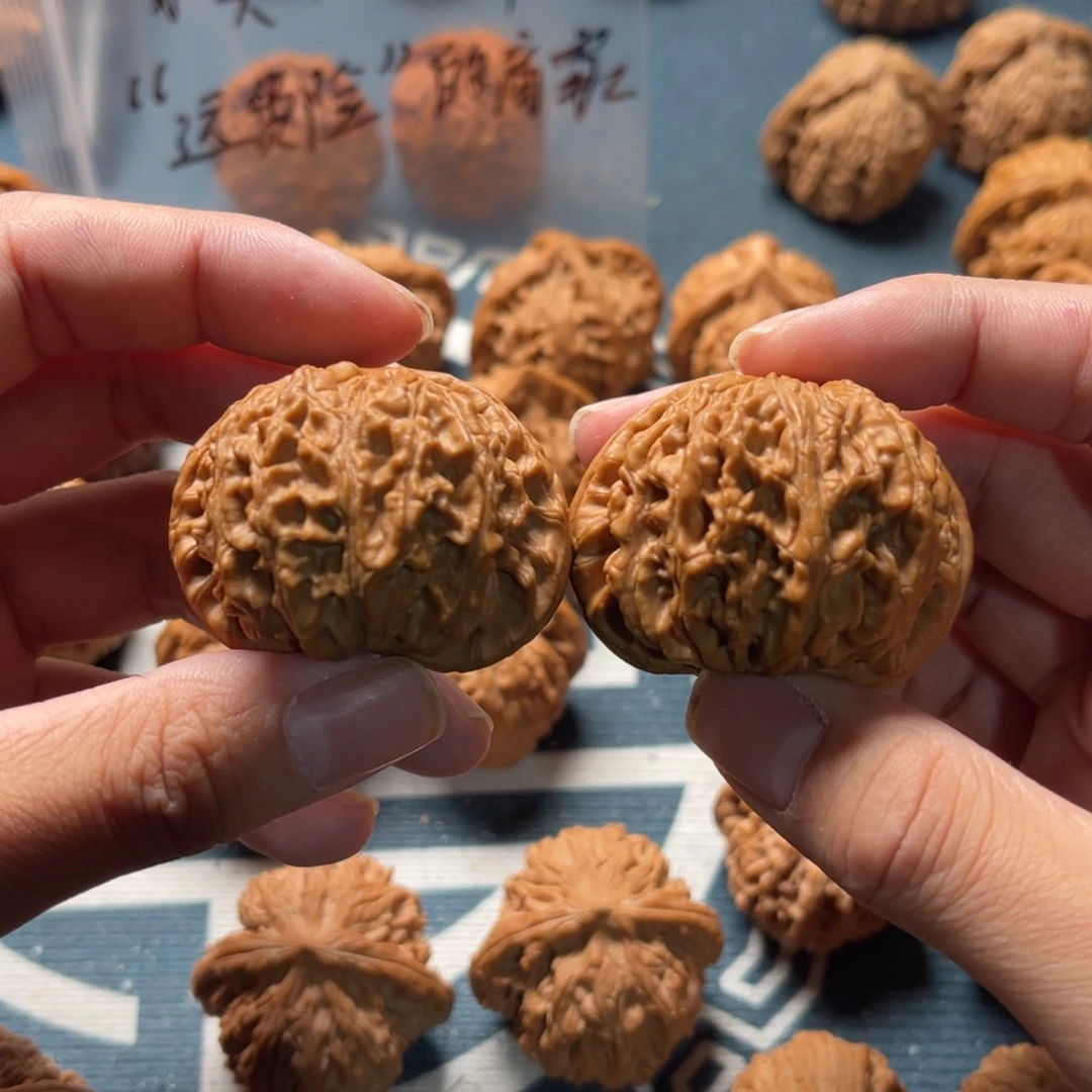 柯***王吊坠文玩核桃女娲石45