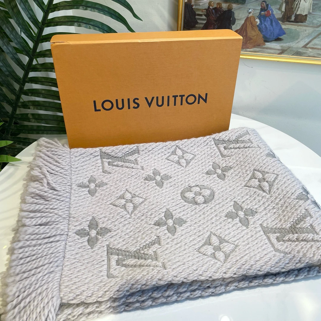 95新 LouisVuitton/路易威登 御古屋/56531/灰色羊毛围巾