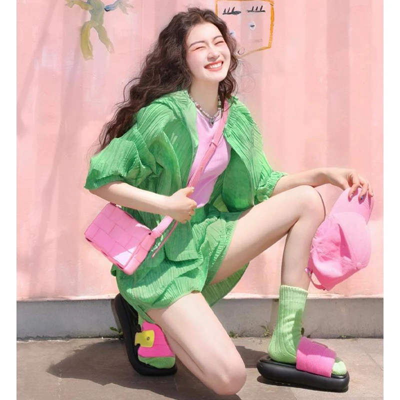 三亚海边度假连衣裙女装旅行绿色炸街褶皱套装沙滩裙穿搭云南旅游