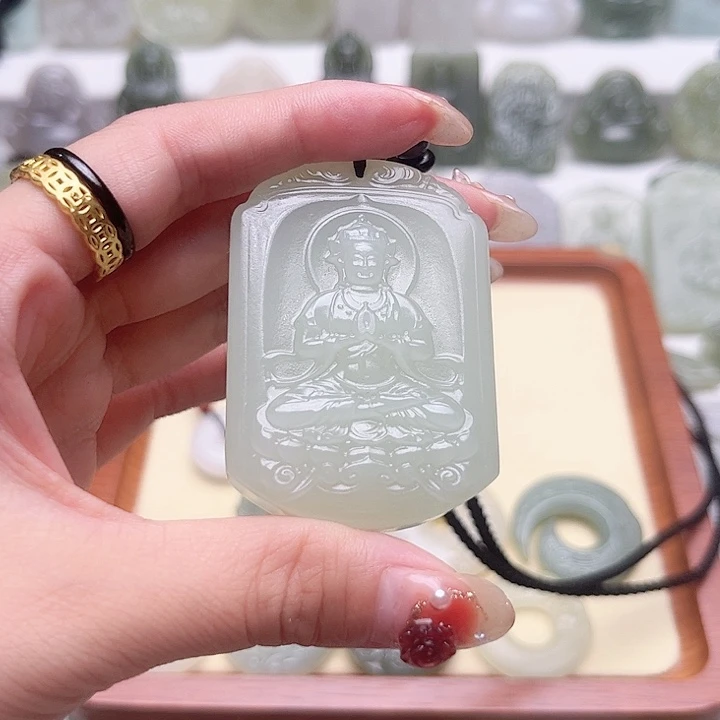 K***K颈饰未镶嵌和田玉