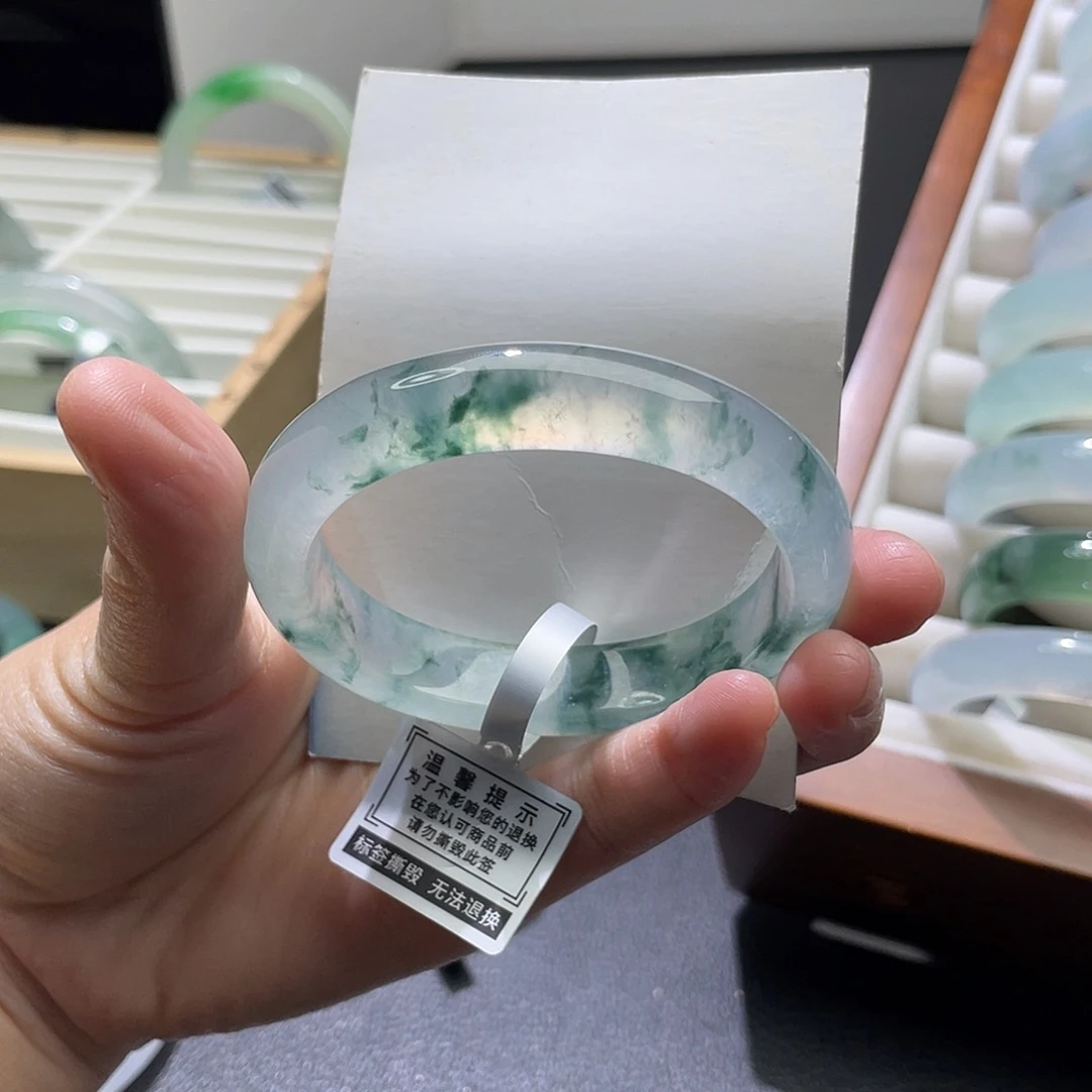翡翠未镶嵌手镯51贵妃高冰飘花