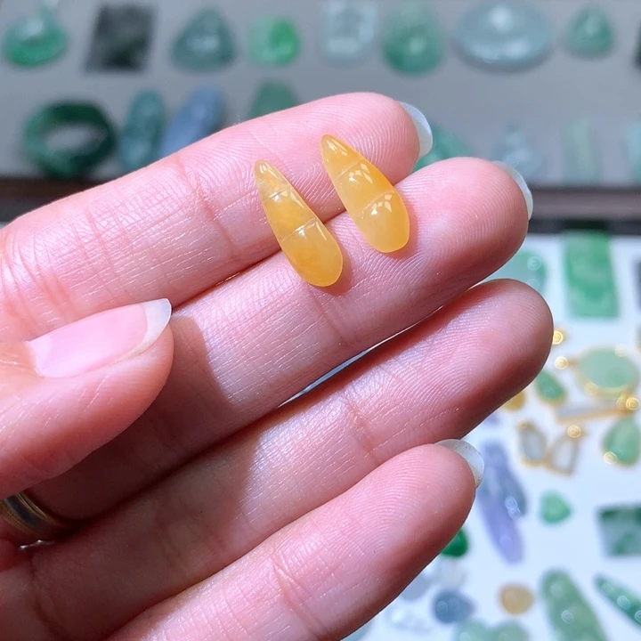 翡翠颈饰未镶嵌一对豆子