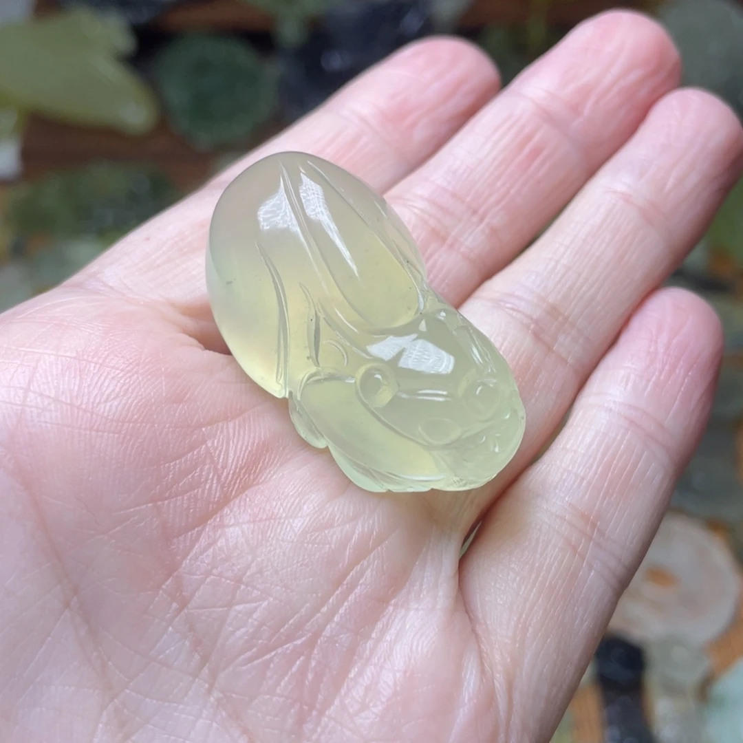 蛇纹石玉未镶嵌吊坠