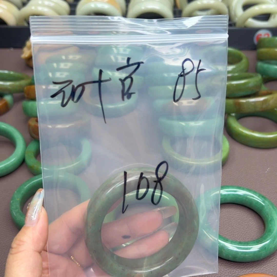 石英质玉手镯未镶嵌幸****草