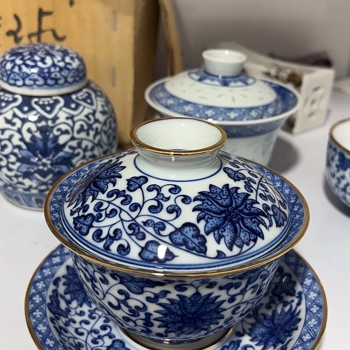 老***。景德镇陶瓷青花盖碗1套