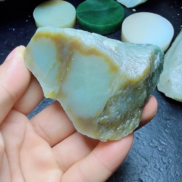 和田玉（糖玉）未镶嵌珠宝奇石