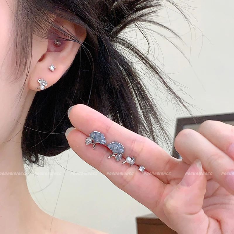 合金耳饰 EH224可爱小枫叶耳钉2025新款轻奢耳饰迷你小巧百搭耳环