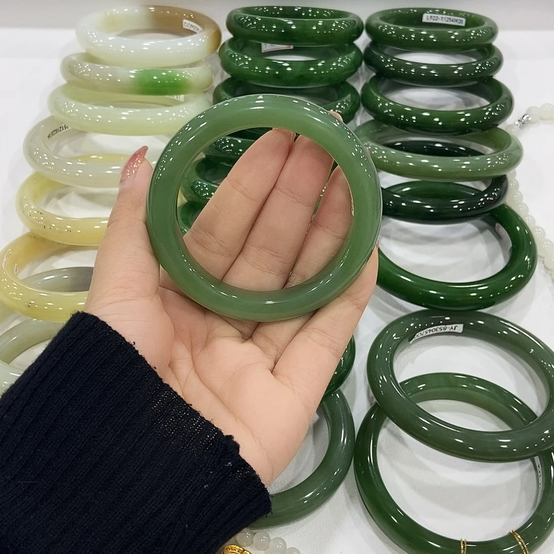 和田玉（碧玉）未镶嵌手镯