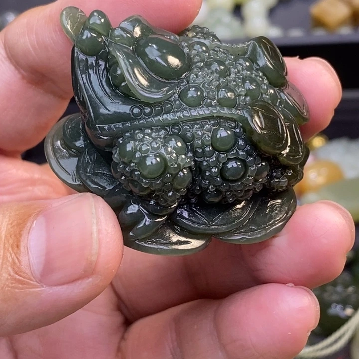 小***果和田玉未镶嵌颈饰