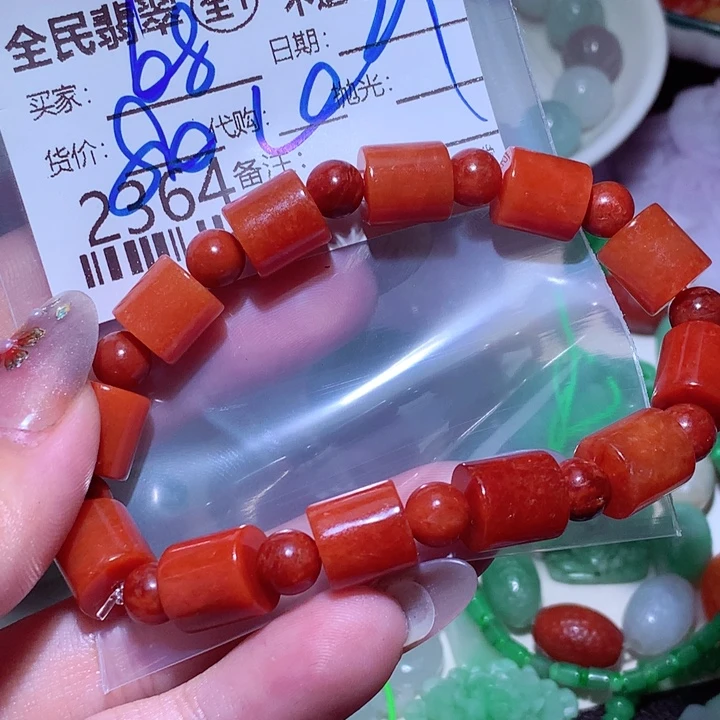 用***1翡翠未镶嵌颈饰是