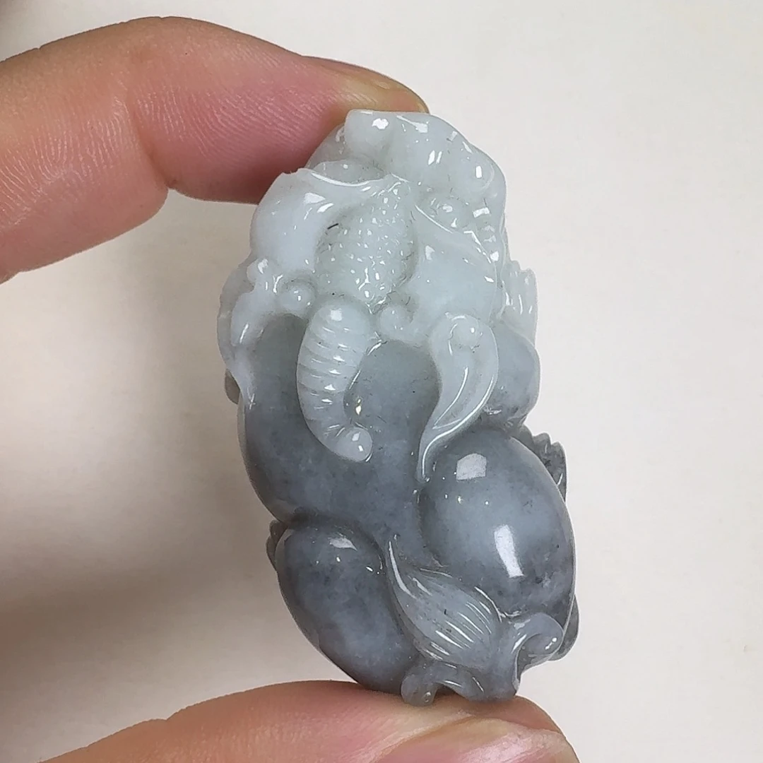 翡翠未镶嵌颈饰貔貅