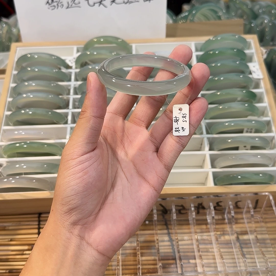 玛瑙/玉髓未镶嵌手镯圈口58.5