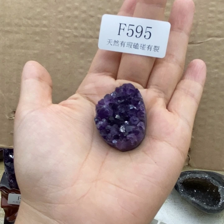 性***山未镶嵌紫晶大型摆件（非配饰）