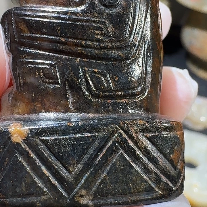 欲***都和田玉（墨玉）未镶嵌颈饰