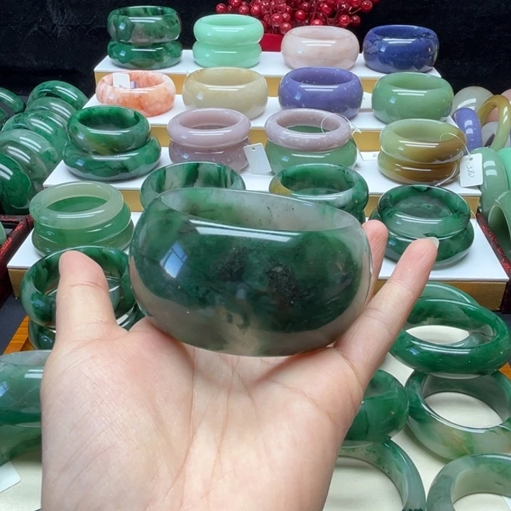 石英质玉（非洲翠）未镶嵌手镯