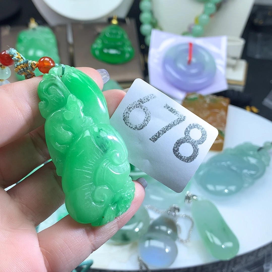 翡翠未镶嵌吊坠(赠链)