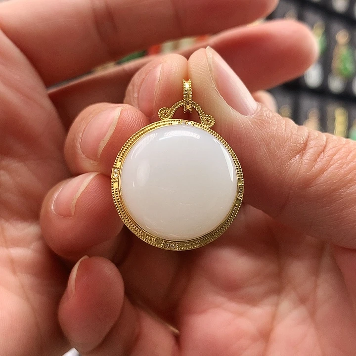 和田玉颈饰18K金镶嵌