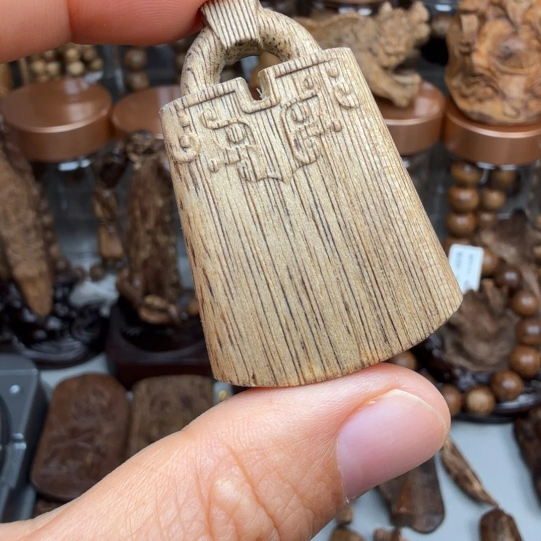 沉香碎屑沉香马尼涝平安锁 3.8 克