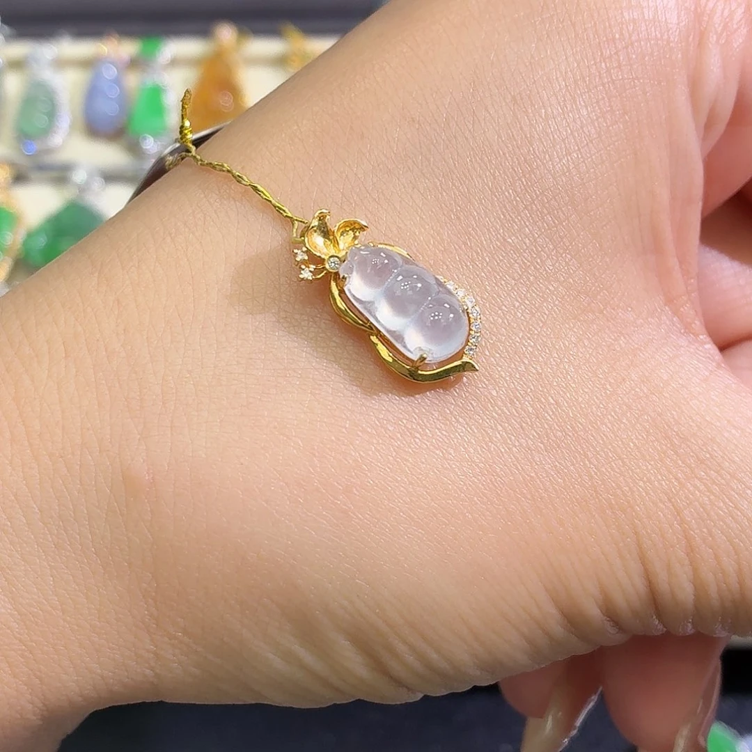 翡翠18K金镶嵌颈饰