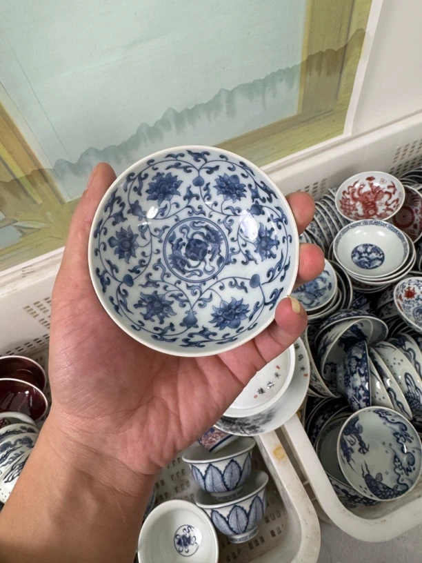 景德镇青花缠枝莲普洱杯