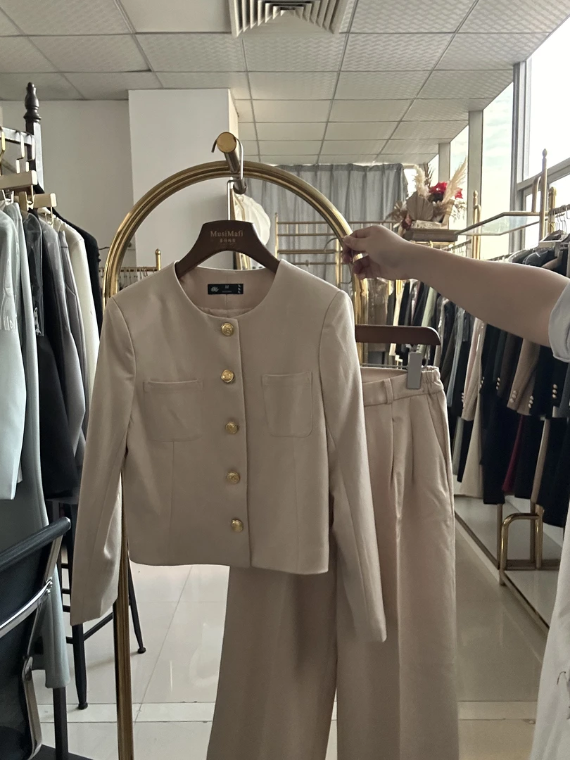 733 名媛小香风短外套女秋装新款高级感小个子时尚气质收腰OL女款