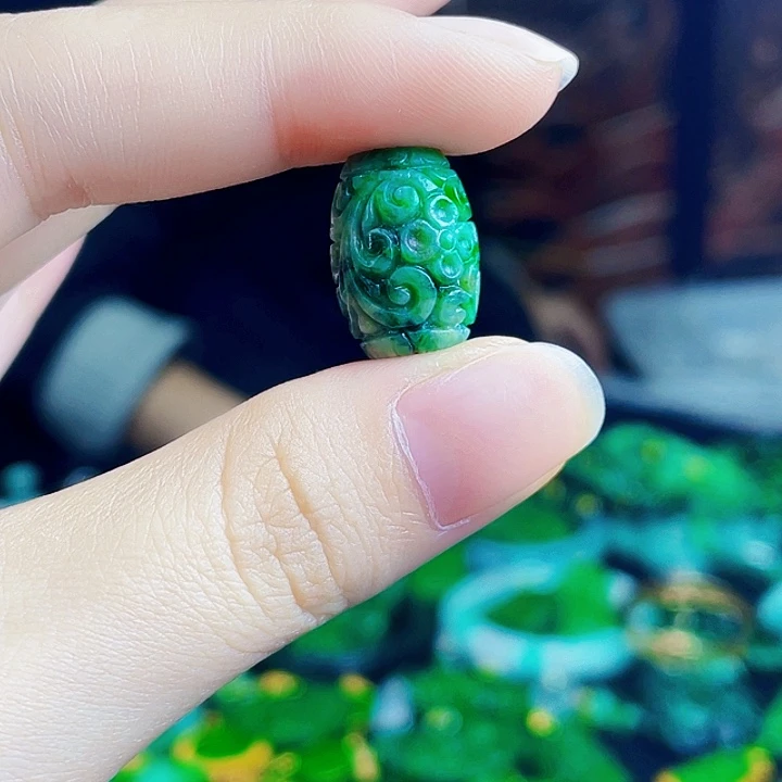颈饰未镶嵌翡翠多样性
