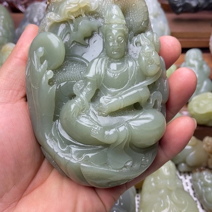 和田玉未镶嵌把件