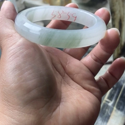 石英质玉手镯未镶嵌快**步加工定制