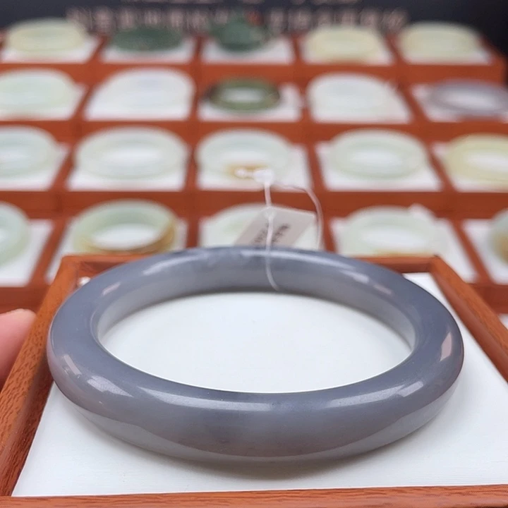 和田玉手镯未镶嵌正紫色