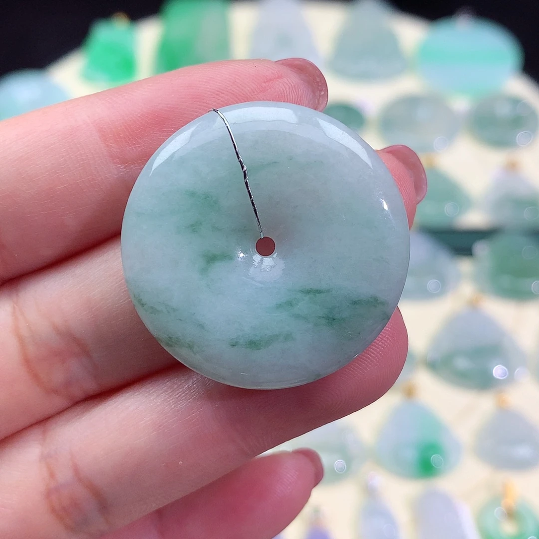 翡翠未镶嵌颈饰平安扣