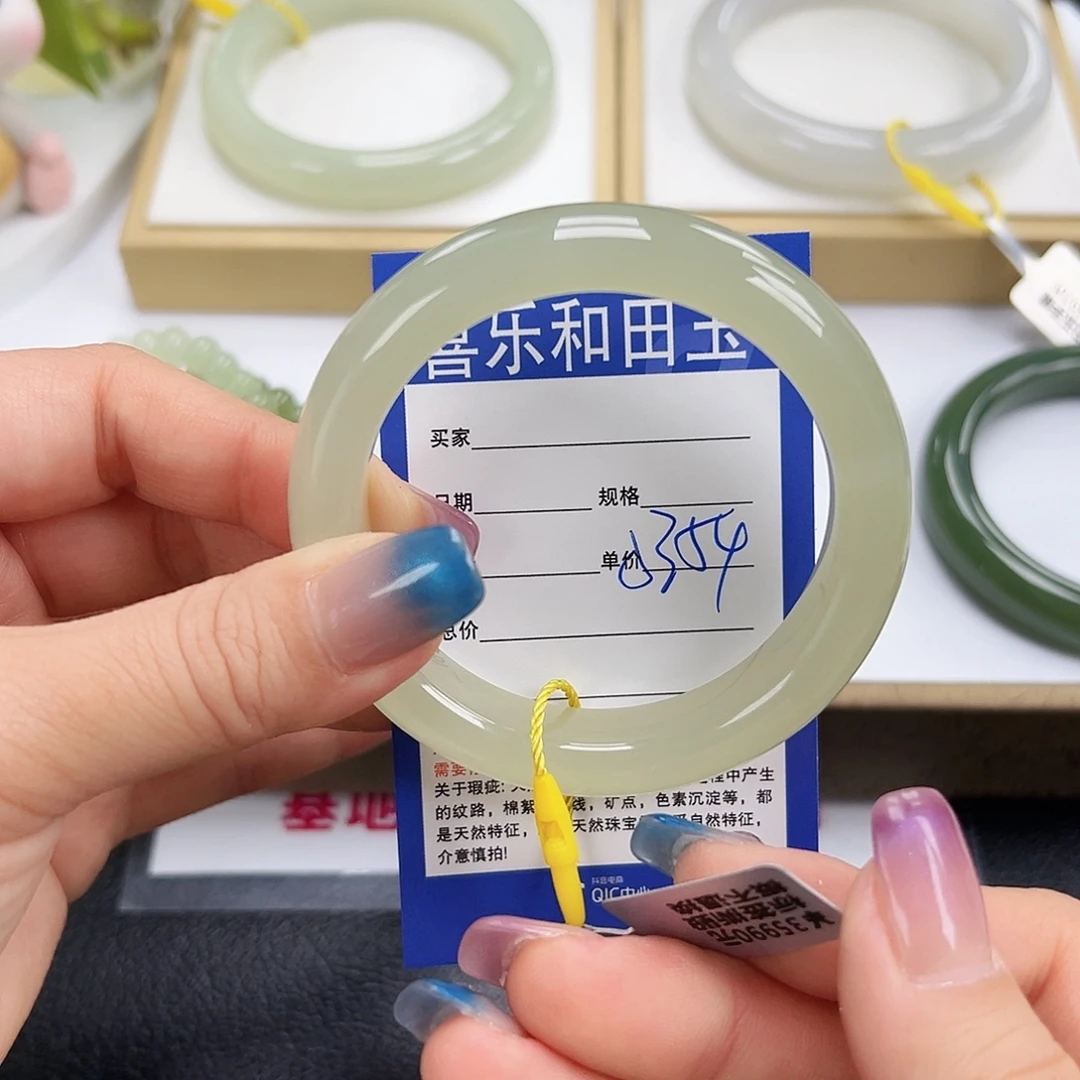 和田玉未镶嵌手镯