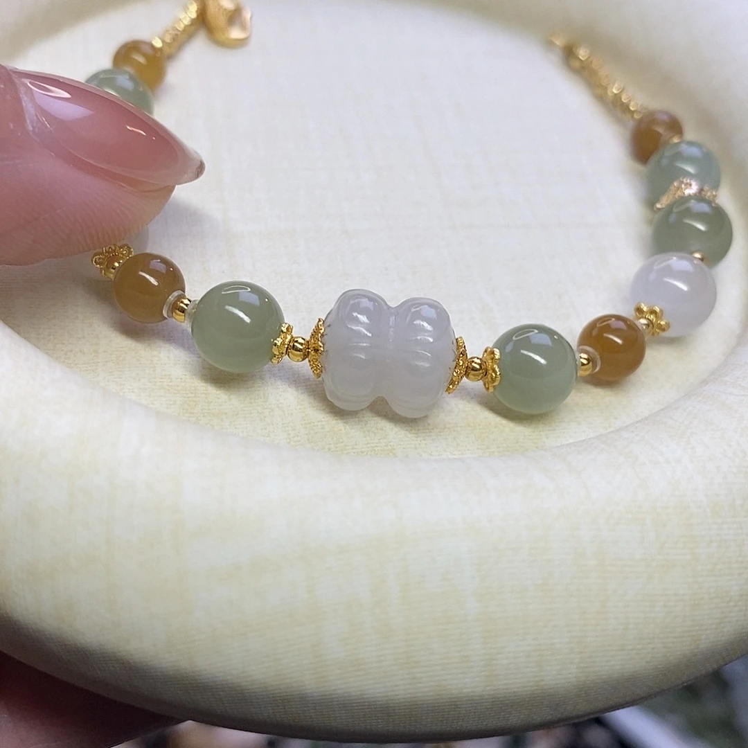 鱼***里和田玉未镶嵌手链