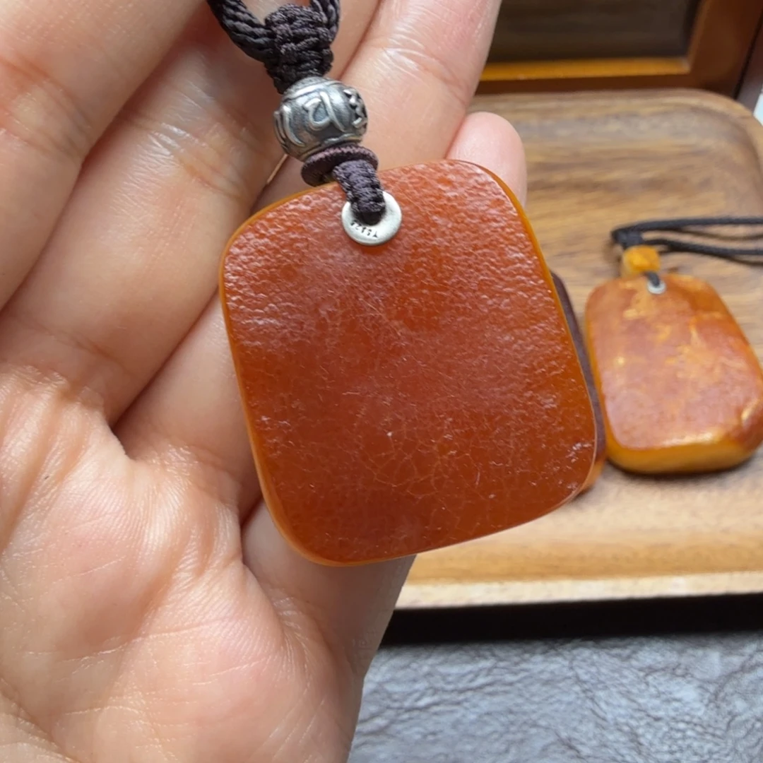 未镶嵌吊坠(赠链)琥珀