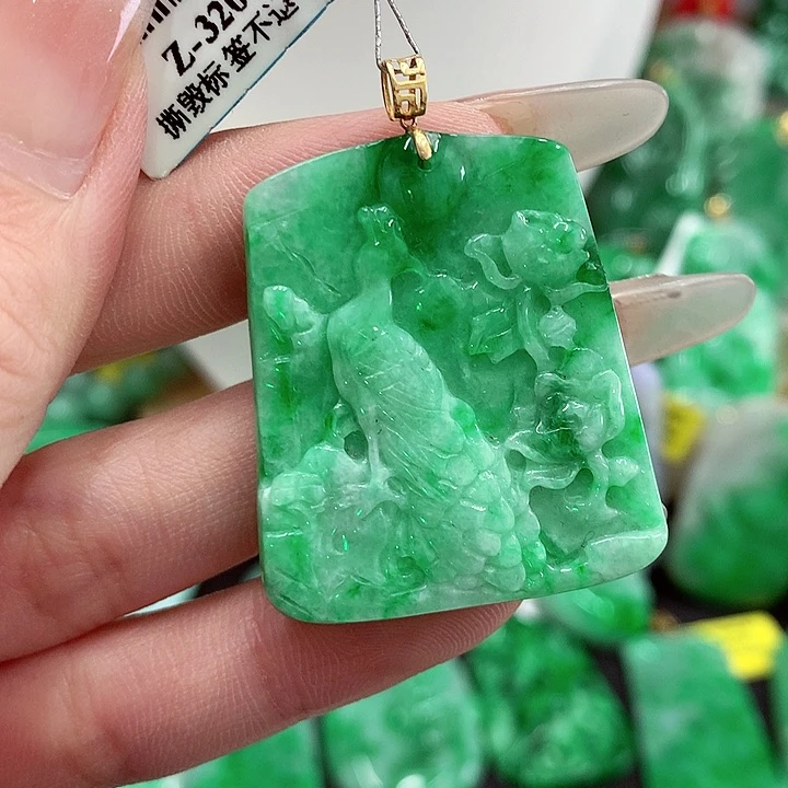 翡翠18K金镶嵌颈饰挂件