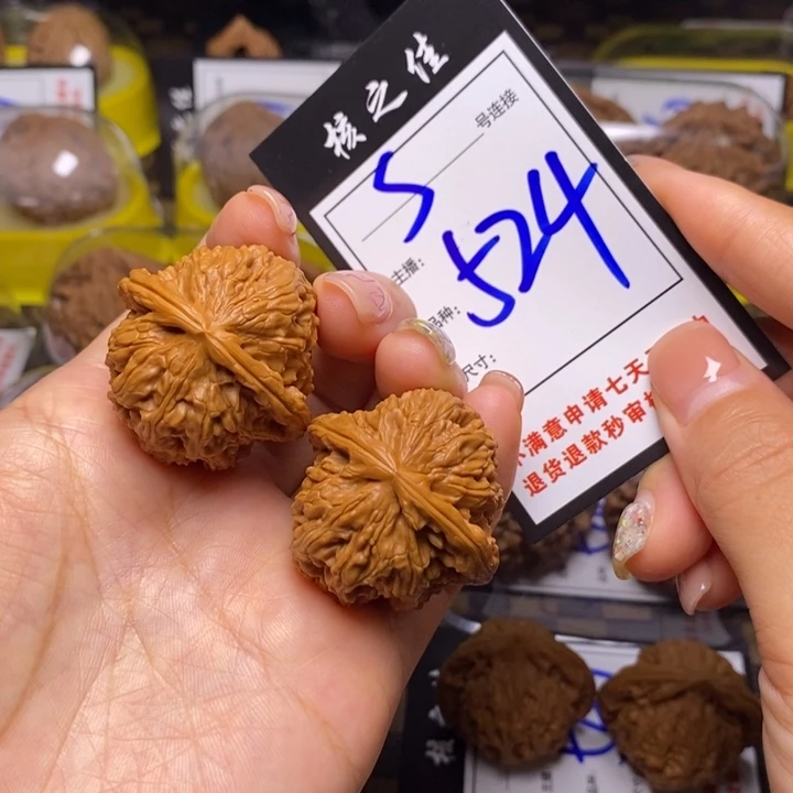 文玩核桃吊坠37白狮子524