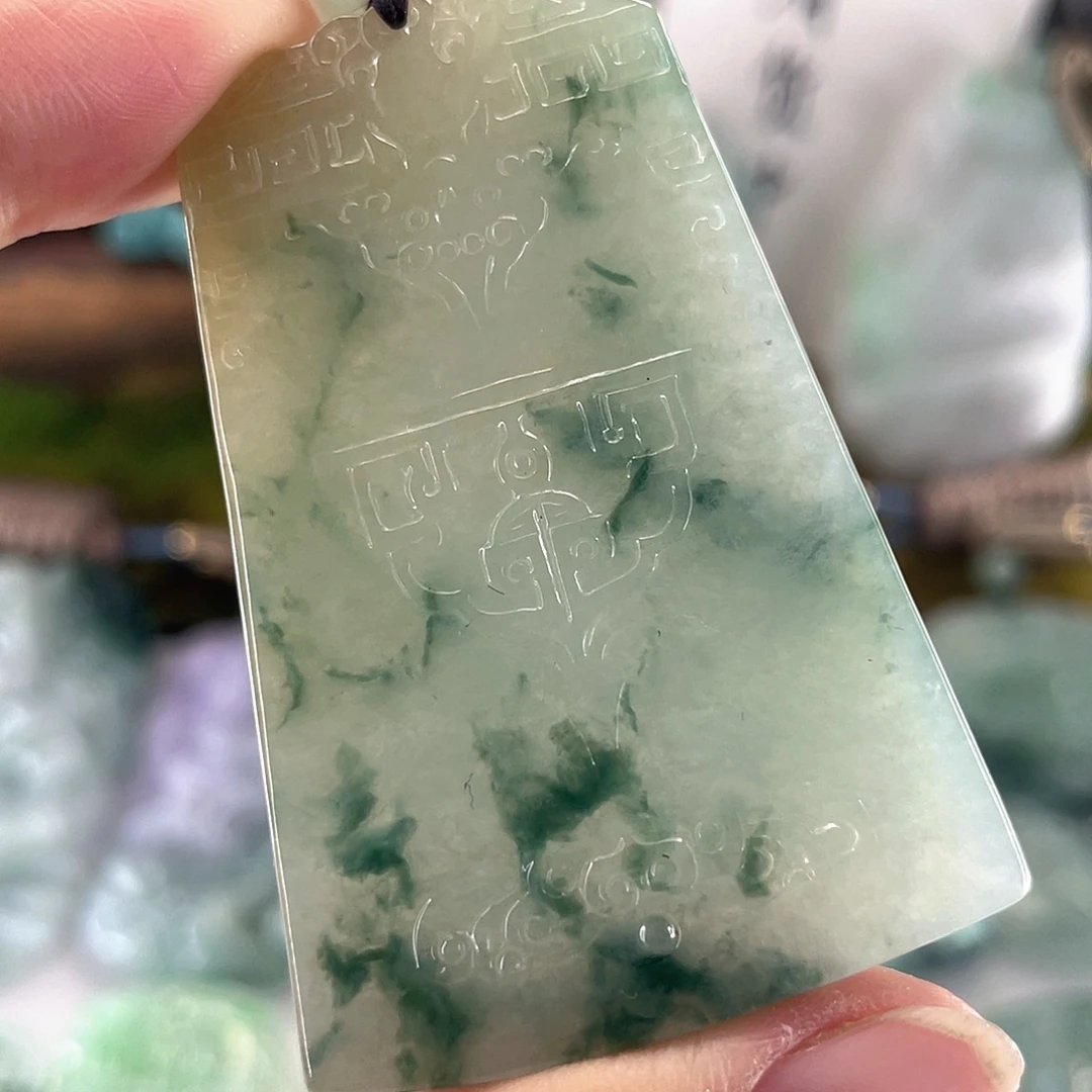 翡翠未镶嵌颈饰无事牌