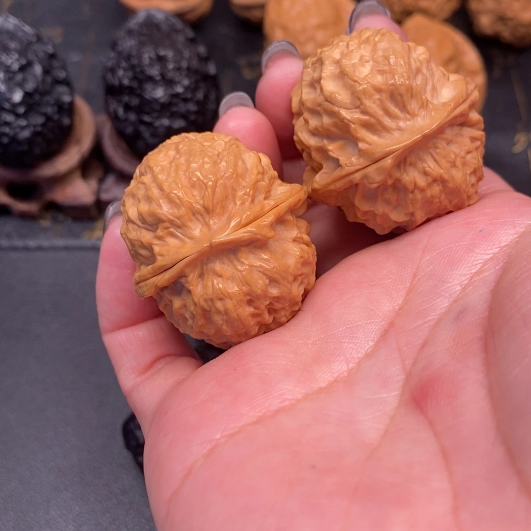 文玩核桃把件珊瑚绣球38