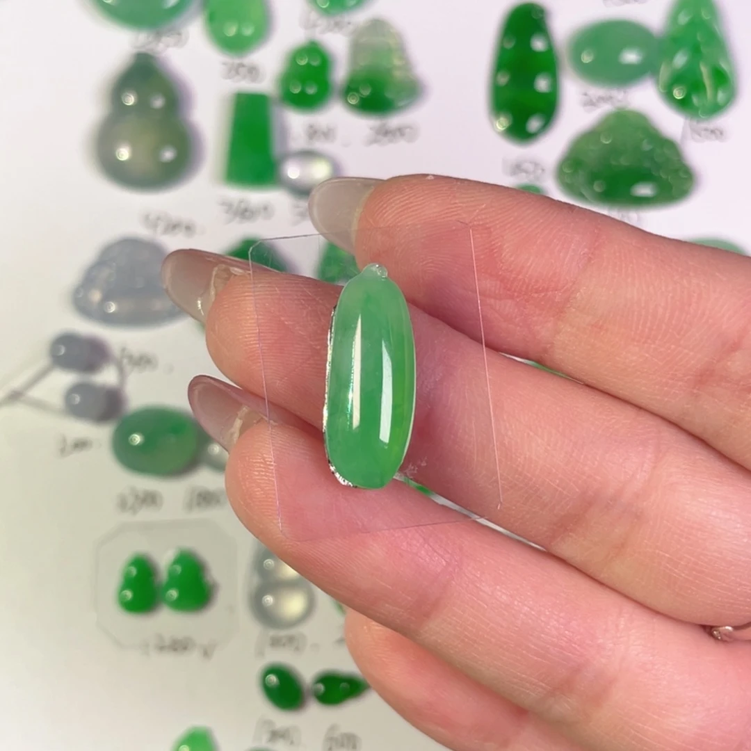 翡翠未镶嵌颈饰裸石