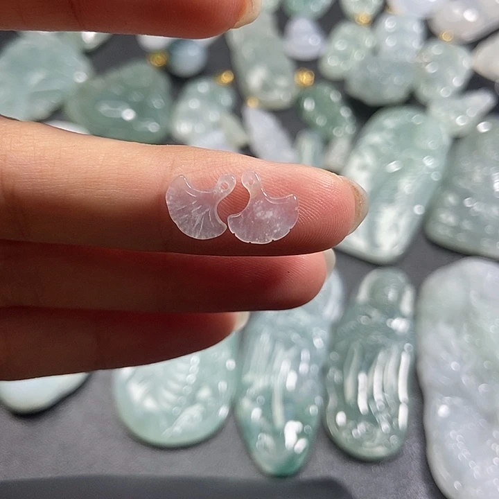 翡翠未镶嵌颈饰缅甸A货翡翠挂件