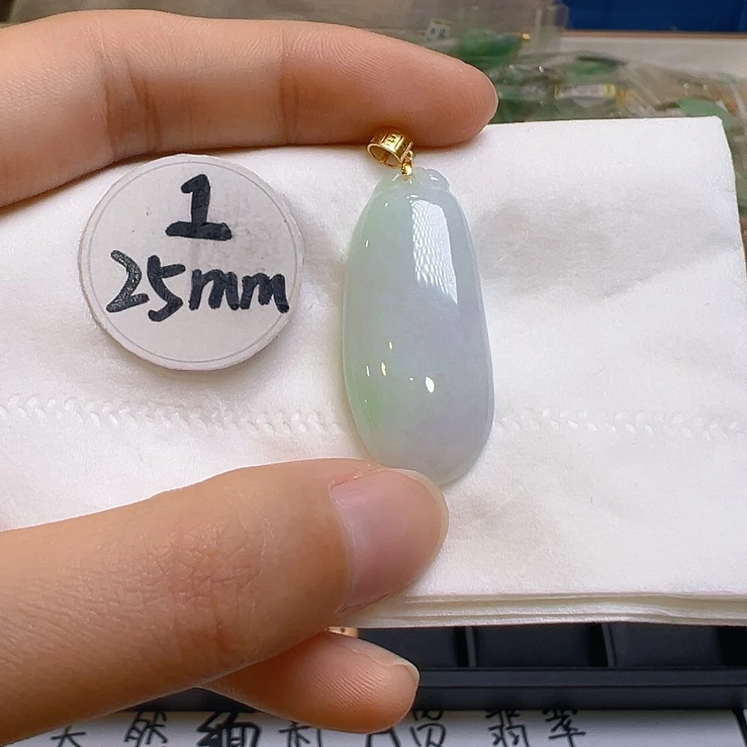 翡翠颈饰18K金镶嵌翡翠