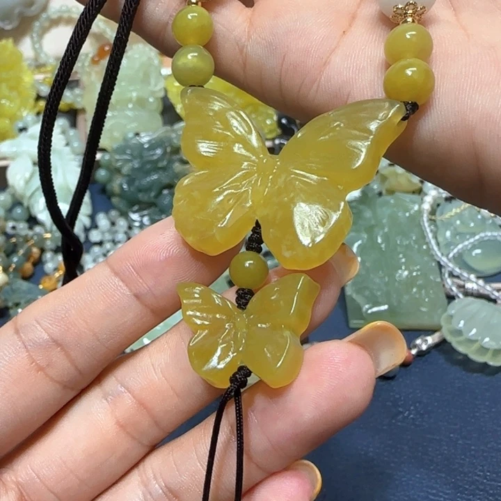 未镶嵌蛇纹石玉吊坠