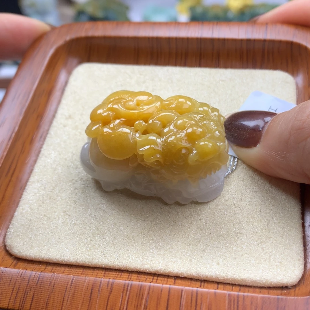 翡翠未镶嵌颈饰37