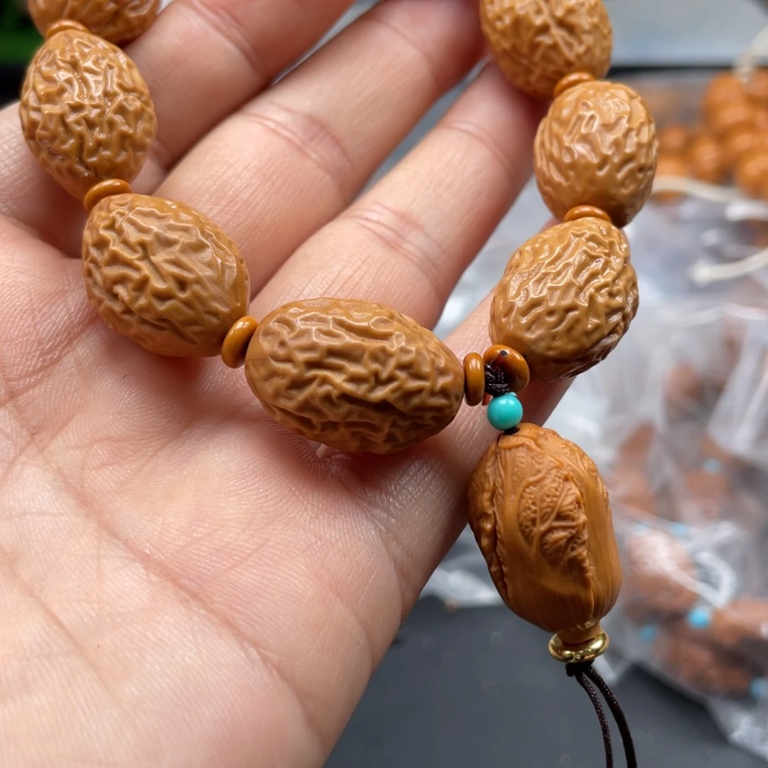 橄榄核吊坠猴头虎面